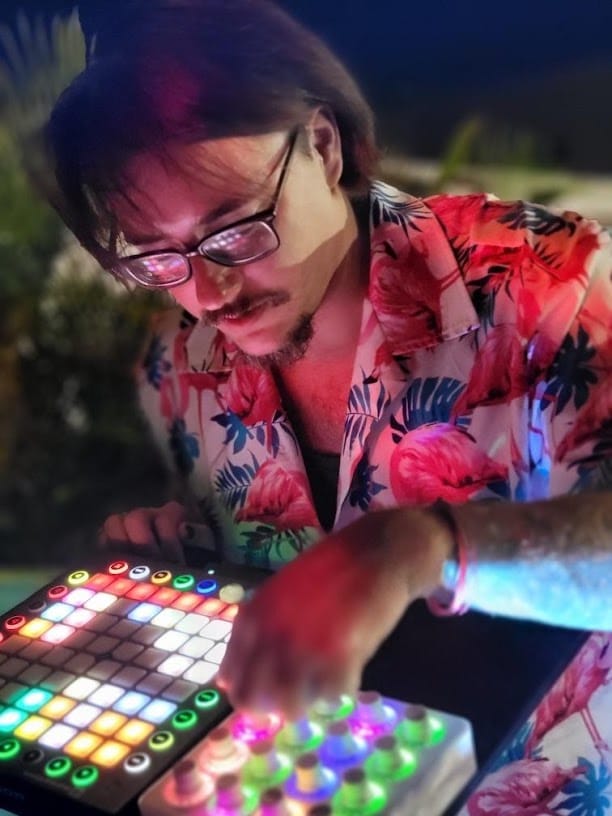 roboBOREALIS performing on pads at Steep Station in St. Petersburg, 2022